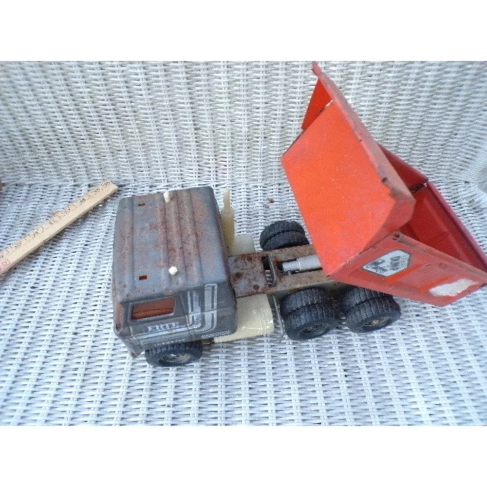Vintage Pressed Steel International Dump‎ Truck Toy Red Orange Gray 98 Dumpster